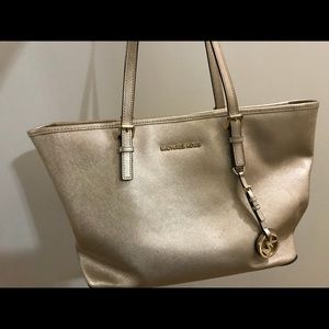 Michael Kors Purse - gold/metalic